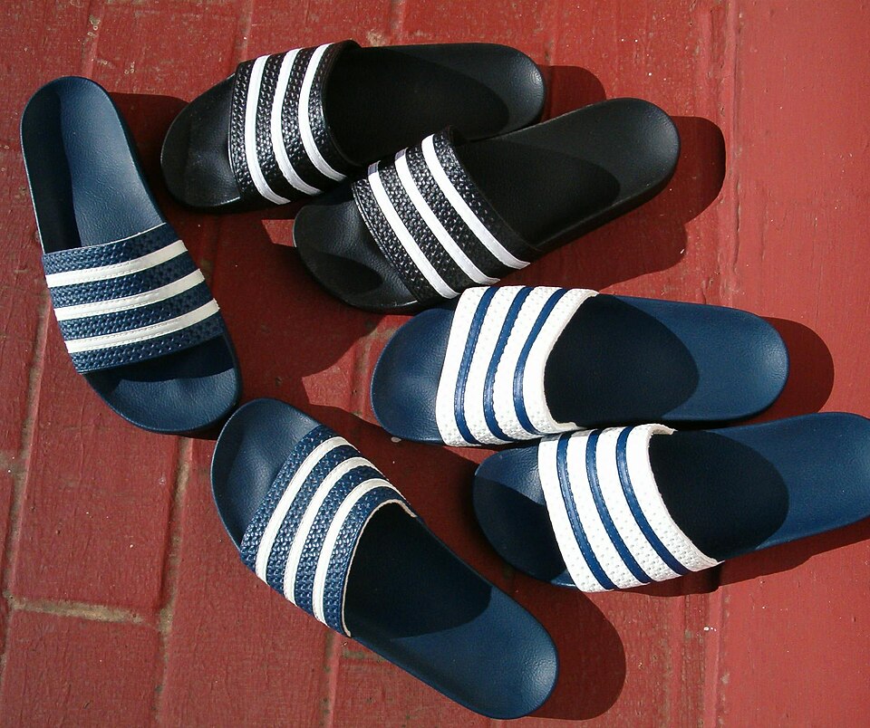 Adilette Comfort en color Negro